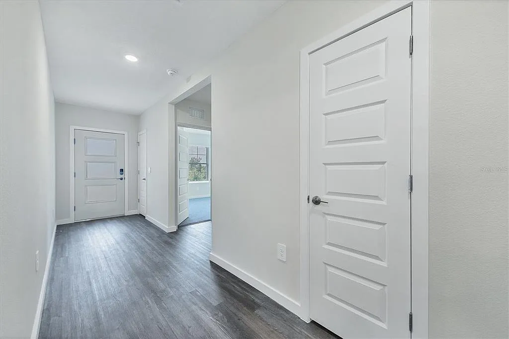 4 bed, 2.0 bath, 1828 sqft, $3,300 — Photo 2