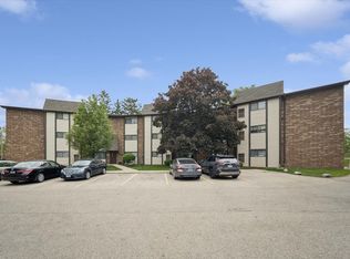 550 Vine Ave APT 104, Highland Park, IL 60035