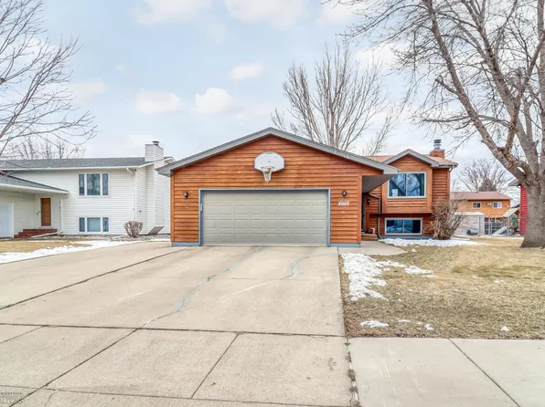 2007 29th Ave S, Fargo, ND 58103