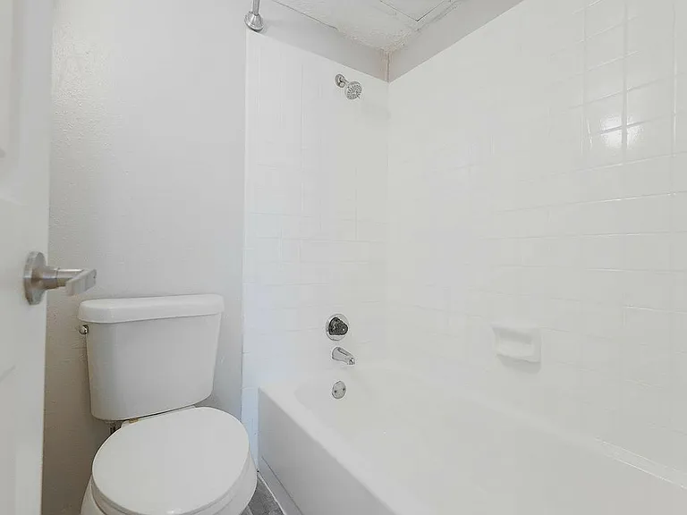 City Crest Apartments — Photo 59