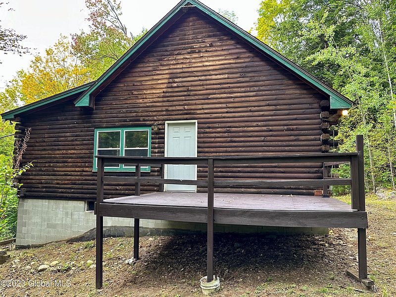 4th image of 42 Potter Brook Road