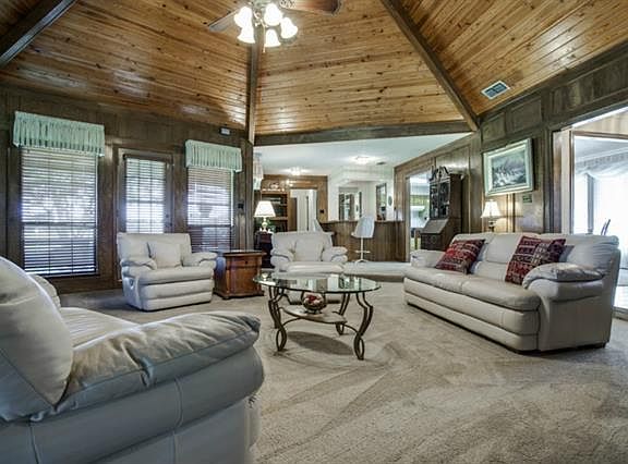 3rd image of 205 Breezy Hill Ln