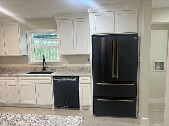 4th image of 963 Coachlight Dr