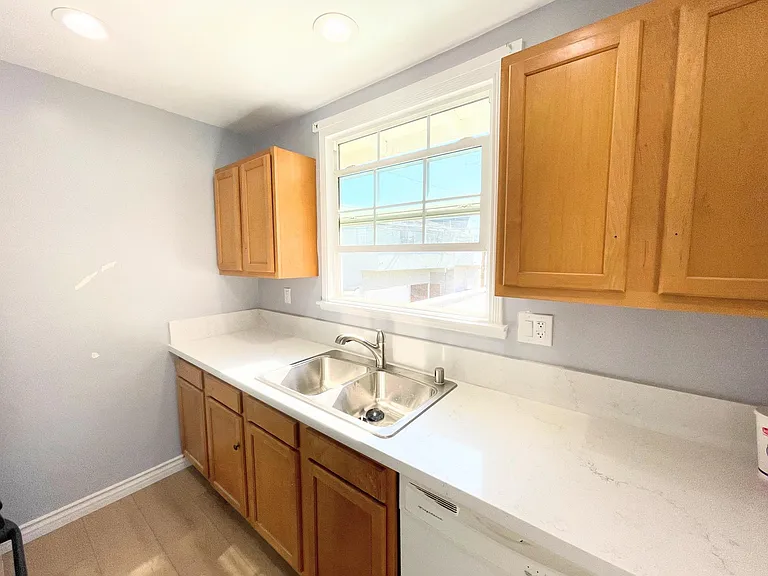 120 Bennett Ave #9 — Photo 6