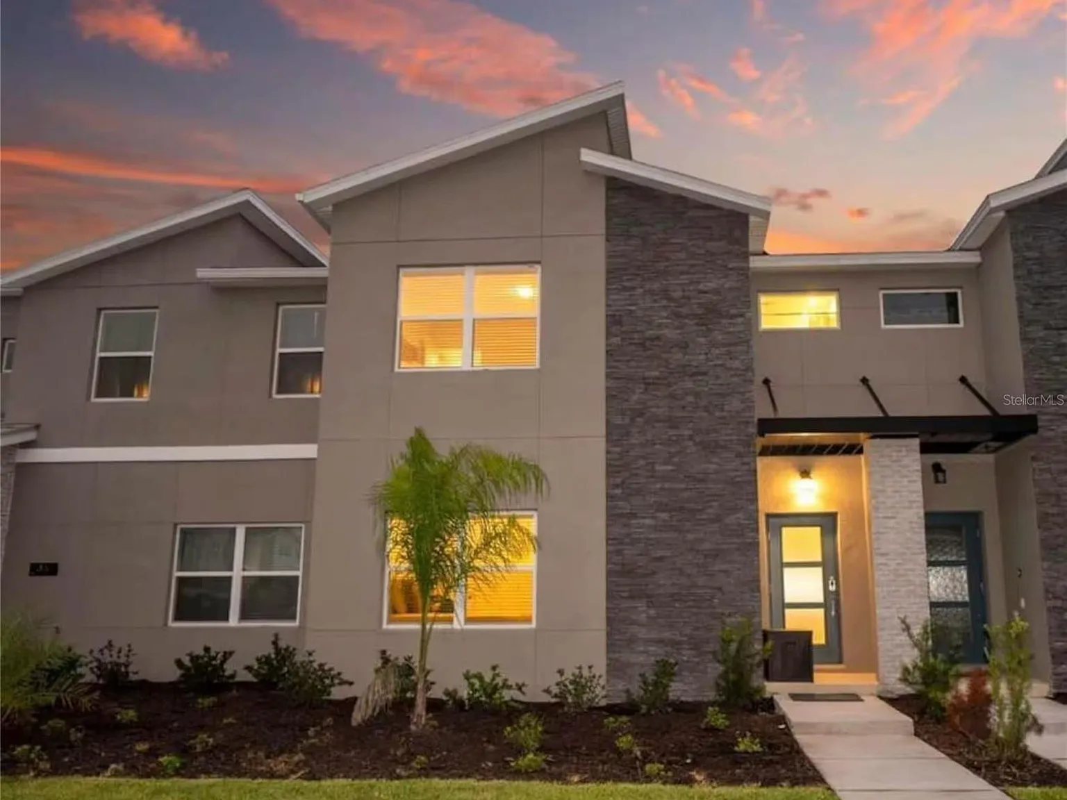 4 bed, 3.0 bath, 1902 sqft, $3,200 — Photo 4