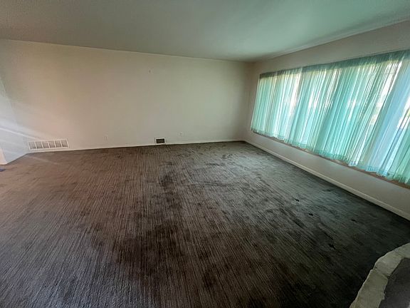 4th image of 28 Tompkins St #1