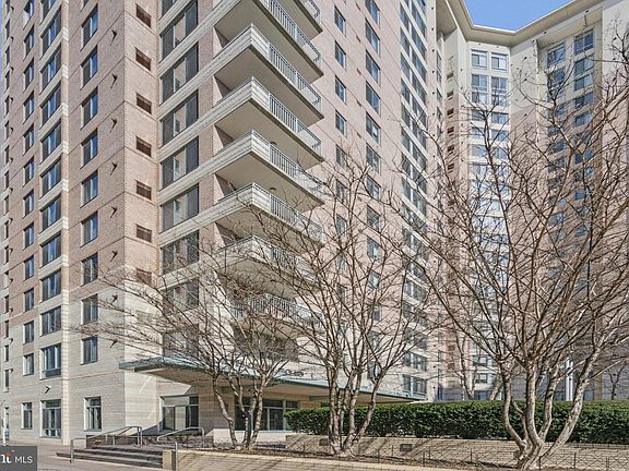 5th image of 851 N Glebe Rd APT 1813