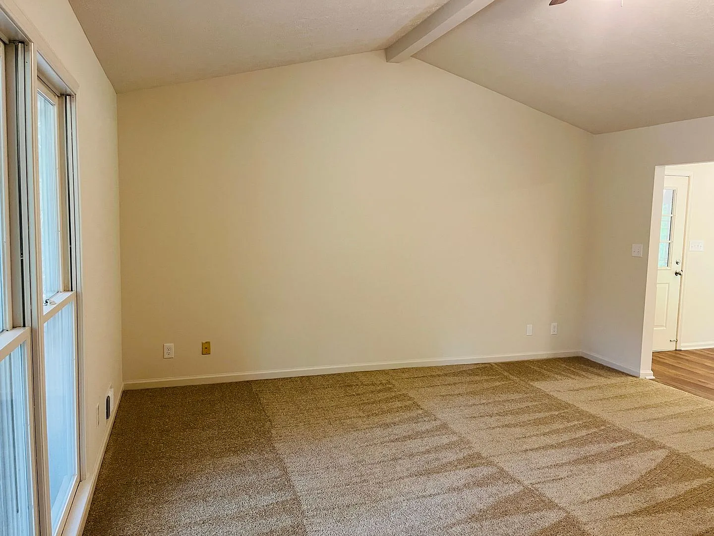 Beautiful 3 bedroom 2 bathroom home on 5 acres in Dawsonville! Must See! — Photo 2