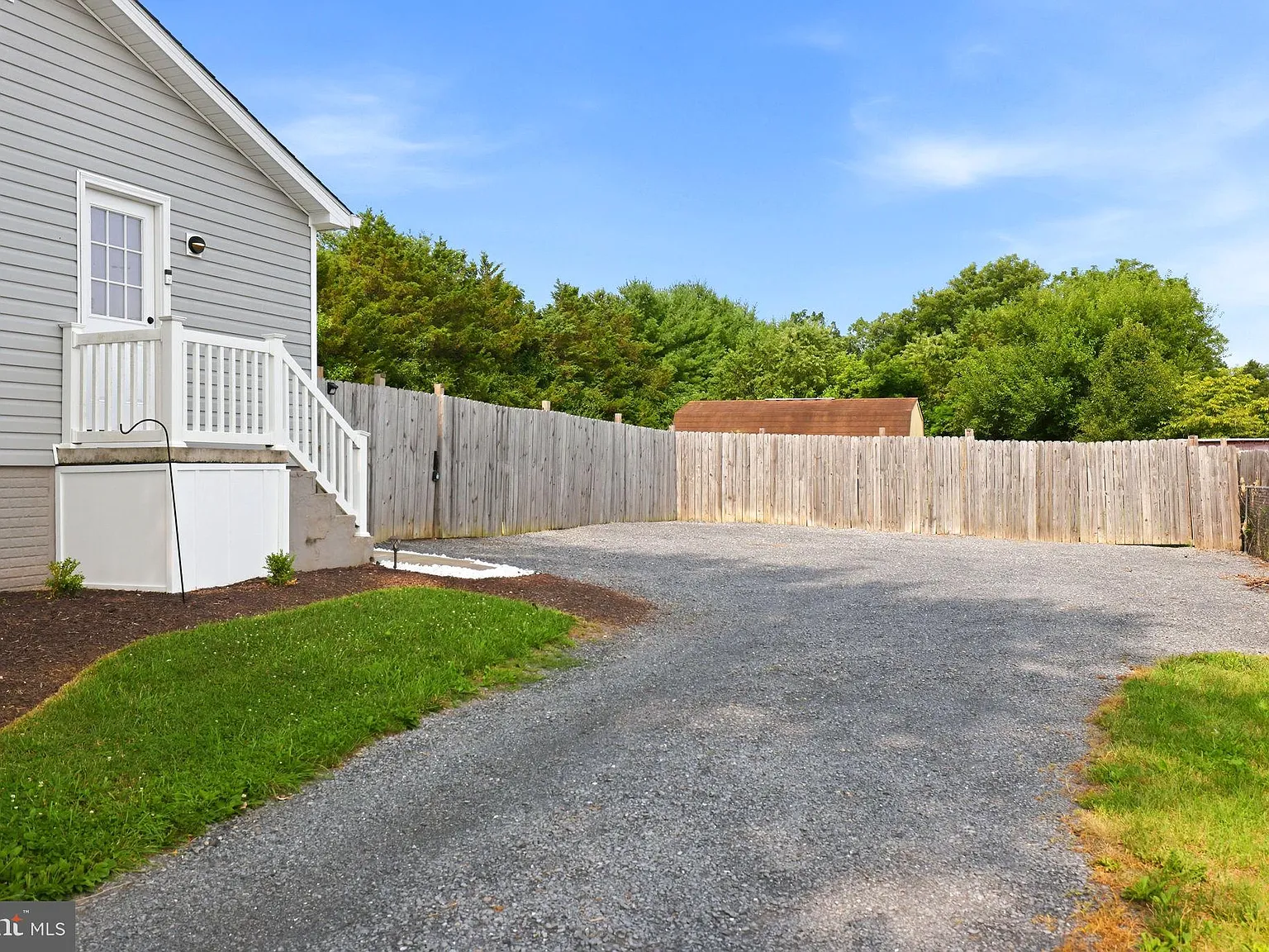 3 bed, 1.0 bath, 960 sqft, $2,000 — Photo 4