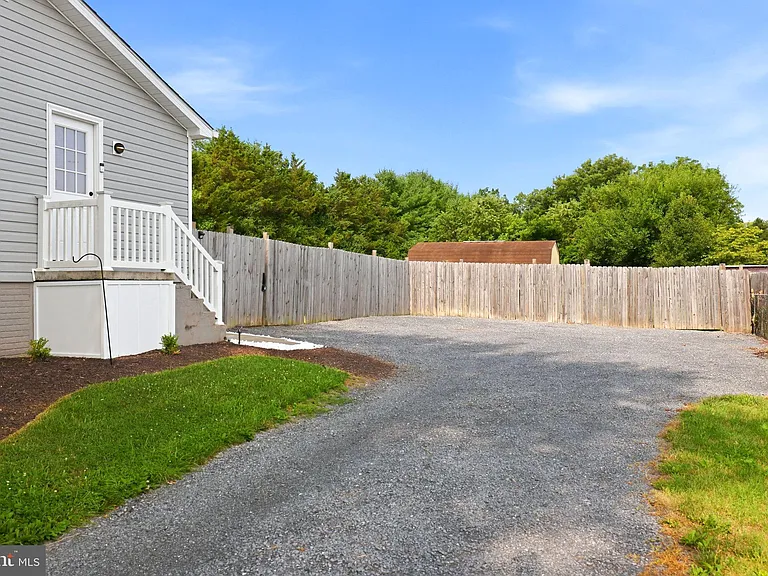 306 Fegan Rd — Photo 4
