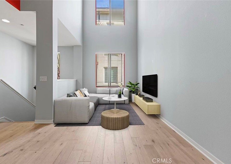 1st image of 543 Rockefeller