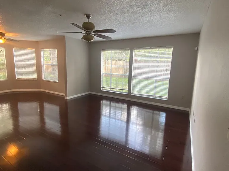 685 Youngstown Pkwy #301 — Photo 2