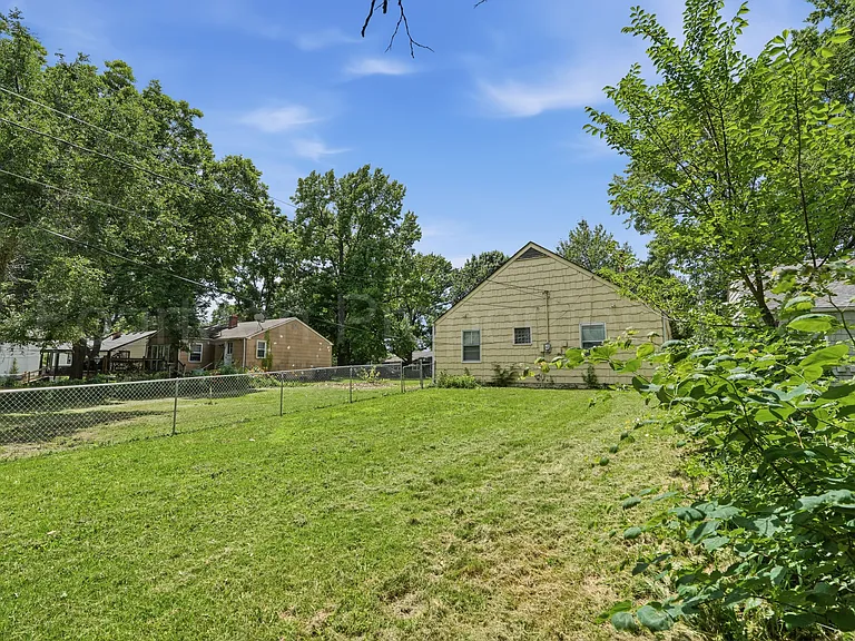 8117 Walnut St — Photo 18