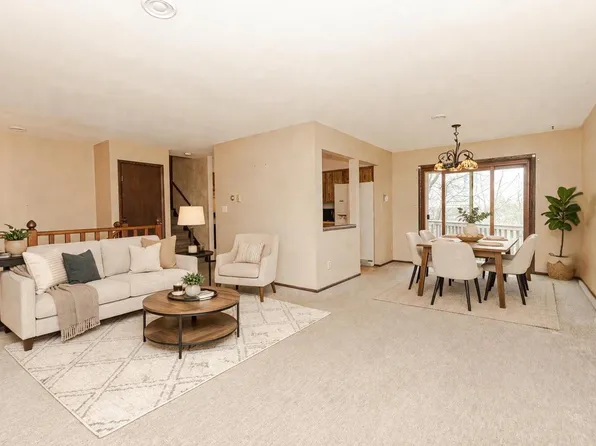 W287N6453 Highland COURT, Hartland, WI 53029