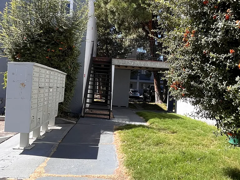 SAN MATEO SUITES — Photo 13