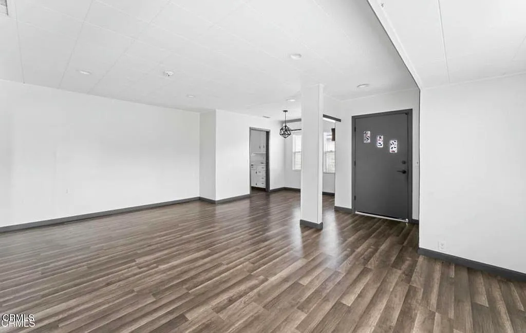 3 bed, 1.0 bath, 2100 sqft, $3,200 — Photo 4