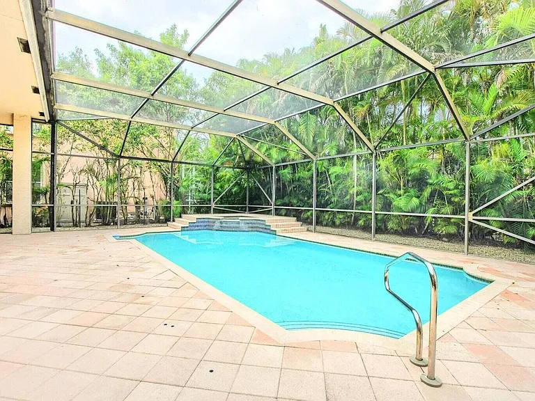 19474 Saturnia Lakes Dr — Photo 33