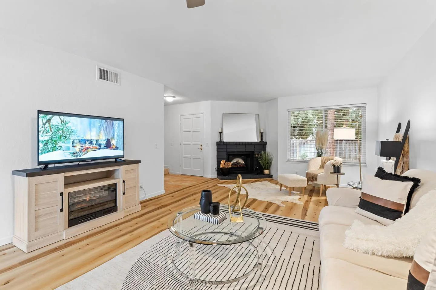 754 Mendecino Way photo 1