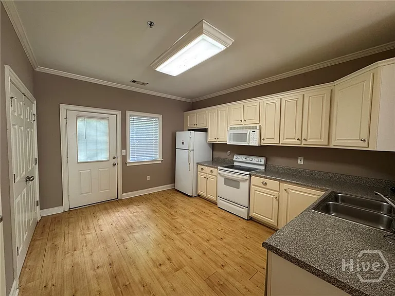 460 Barnett Shoals Rd #F6 — Photo 5