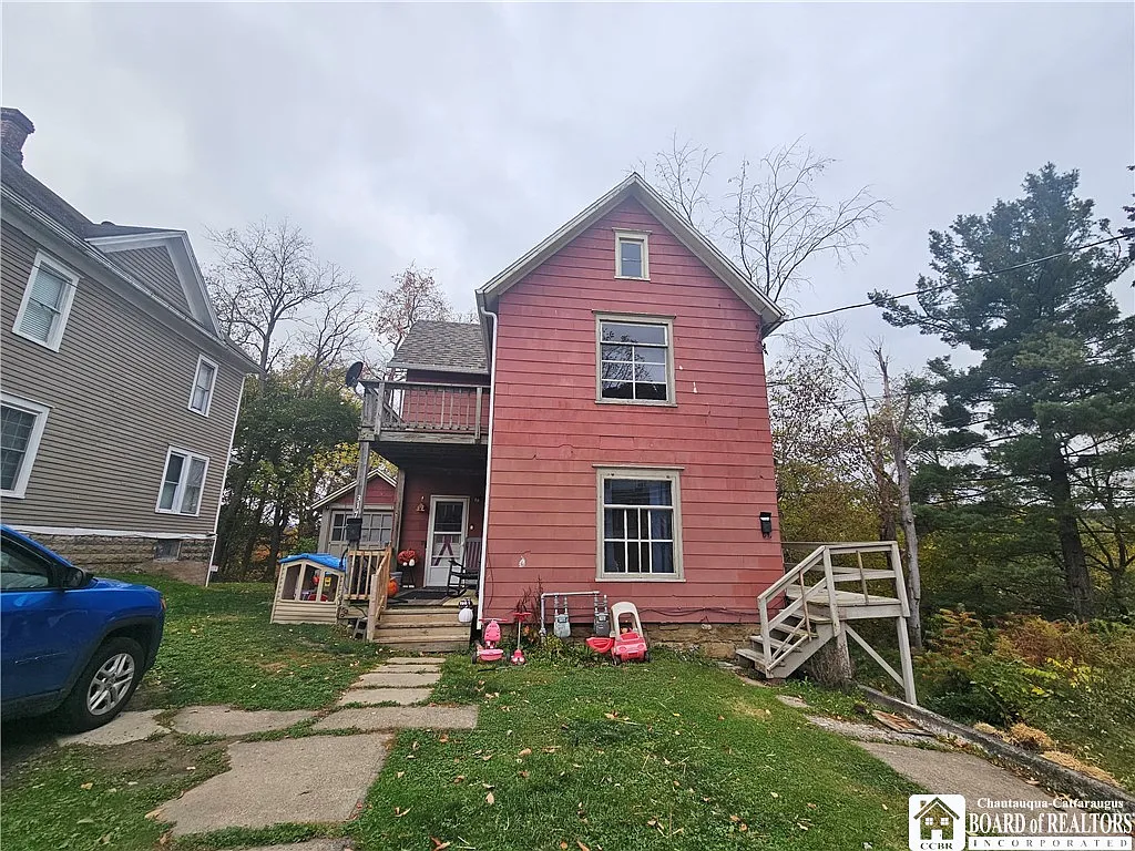 317 N 6th St photo 1