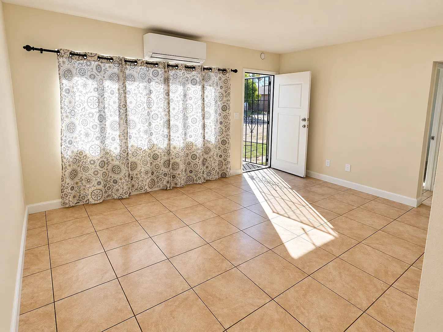 2 bed, 750 sqft, $2,150 — Photo 4