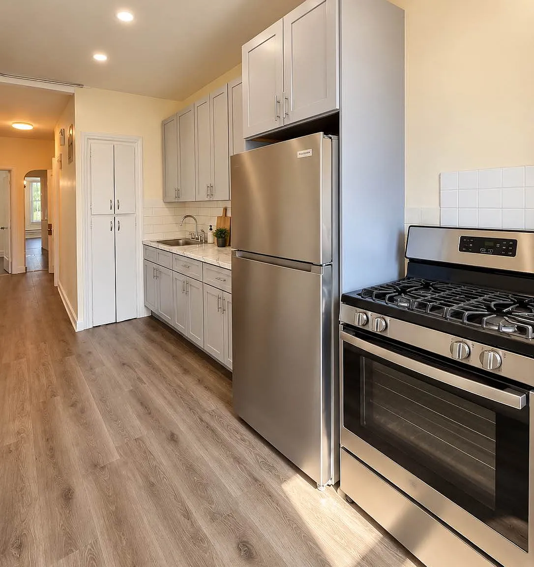 1212 Avenue J — Photo 1