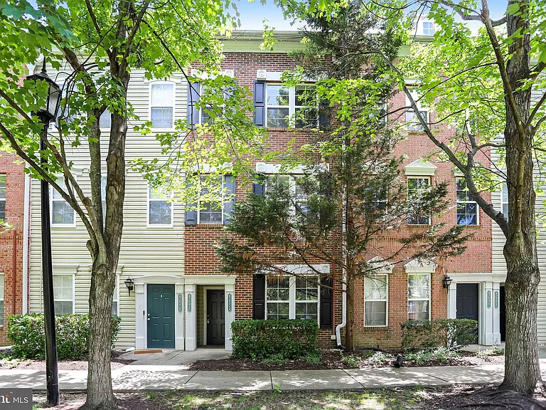 42526 Mayflower Ter — Photo 3