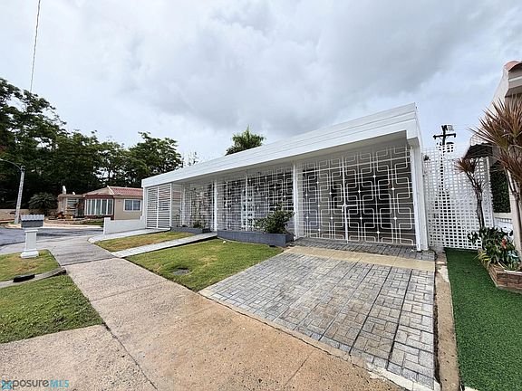 3rd image of F 1 Urbanizacion Royal Gardens Bayamon