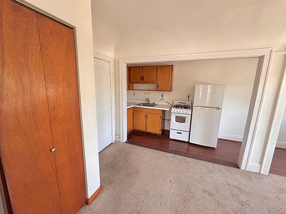 5th image of 1345 N Astor St APT 14