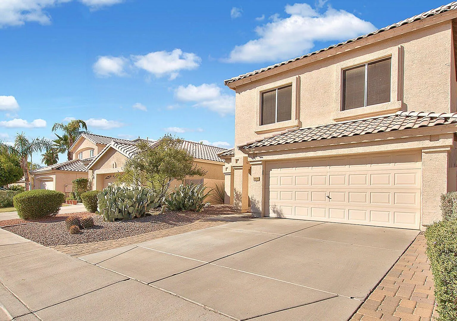 4 bed, 2.5 bath, 2381 sqft, $2,700 — Photo 2