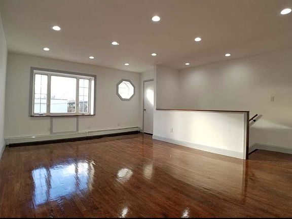 5th image of 555 Bradford St