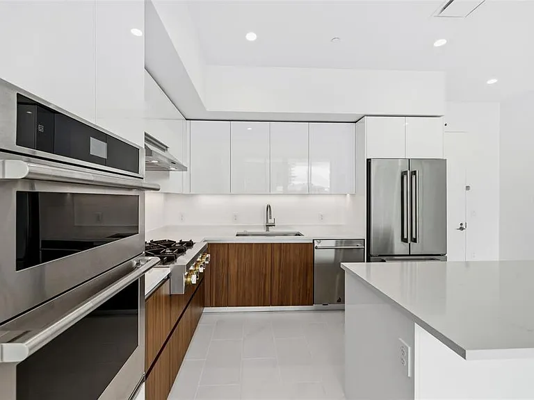 400 Central Ave #1903 — Photo 21