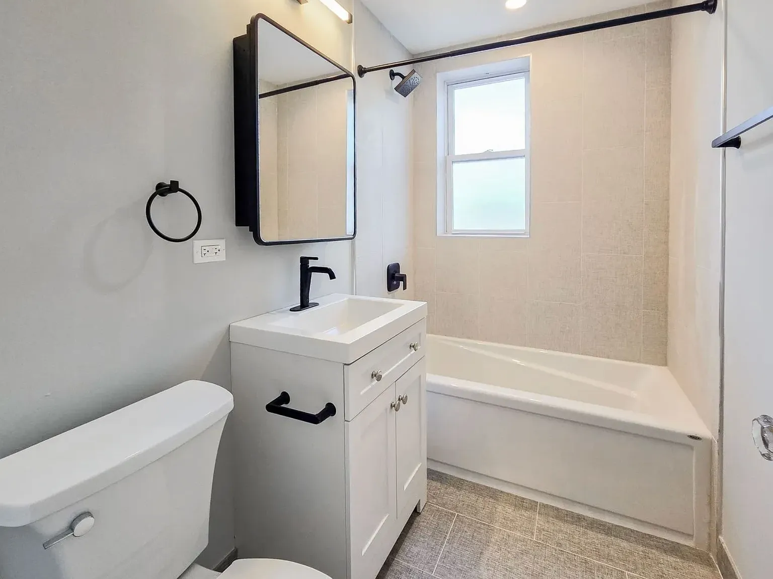 2 bed, 965 sqft, $2,895 — Photo 2