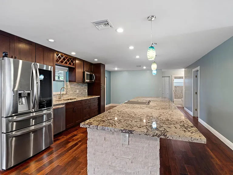 2996 Cardinal Dr — Photo 2