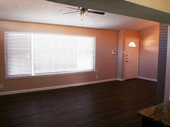 3rd image of 203 Warwich Dr