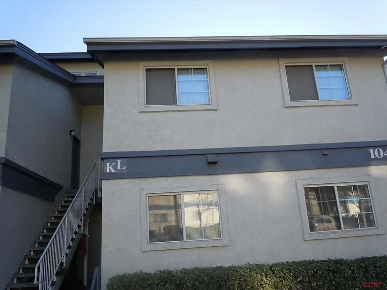 1043 Southwood Dr #L — Photo 12