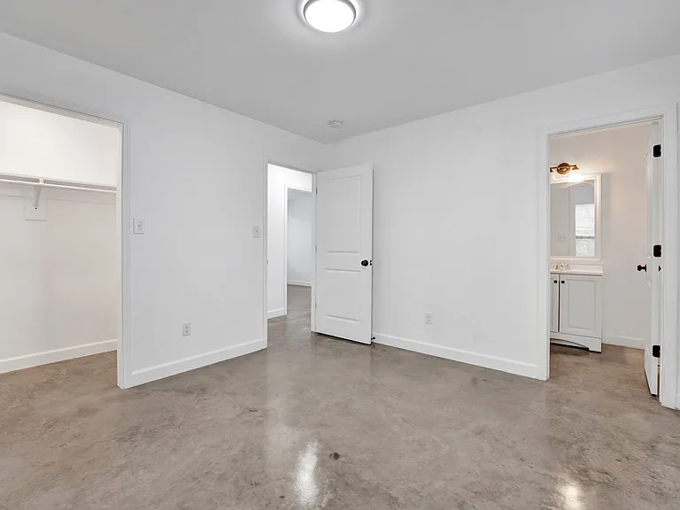 927 Seattle St — Photo 10