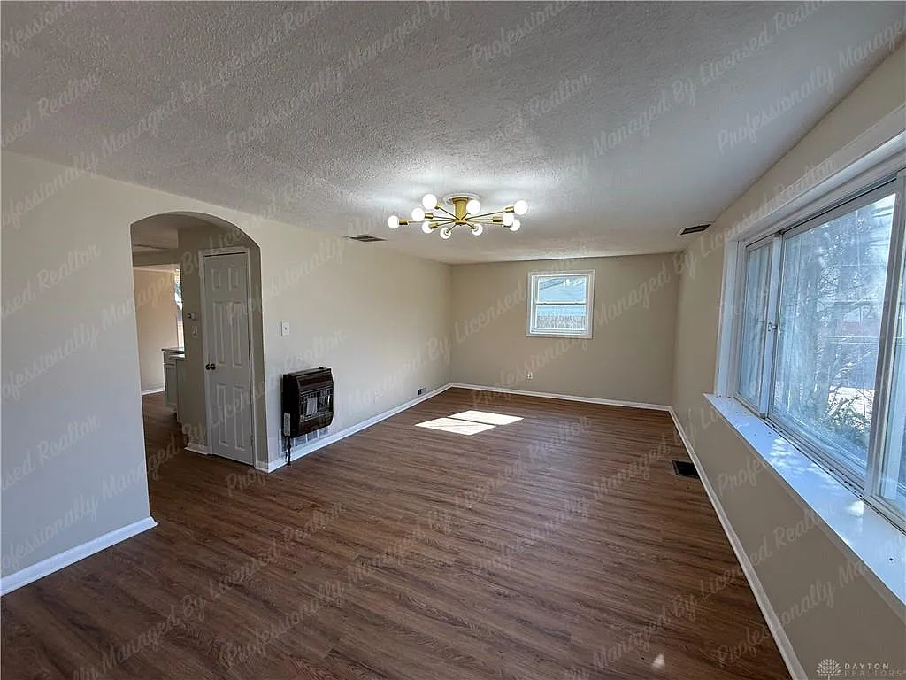 3 bed, 1.5 bath, 1536 sqft, $2,500 — Photo 4