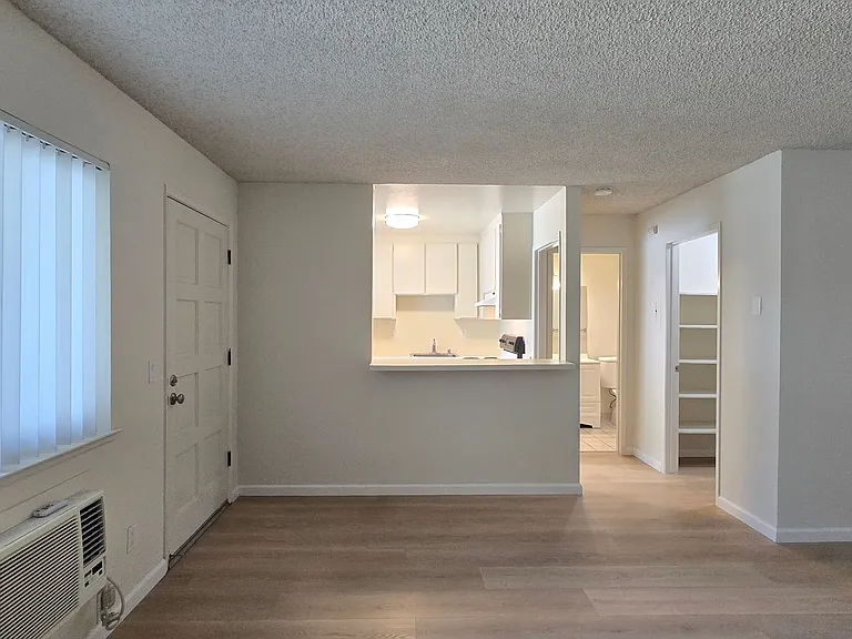 935 Azure St #6 — Photo 5