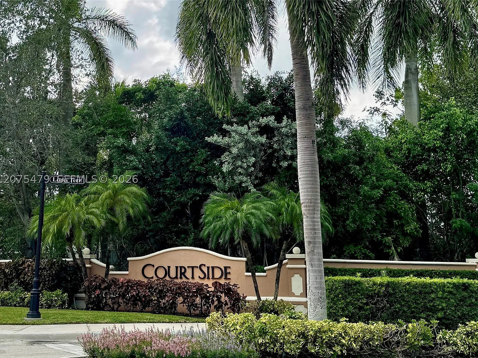 3 bed, 1560 sqft, $3,750 — Photo 1
