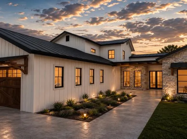 312 Interlaken St, Fredericksburg, TX 78624