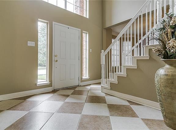 2nd image of 2304 Stratford Dr