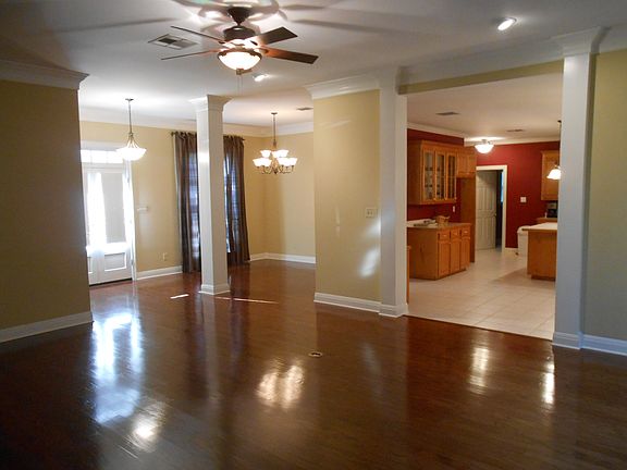 2nd image of 1106 Chariot Dr