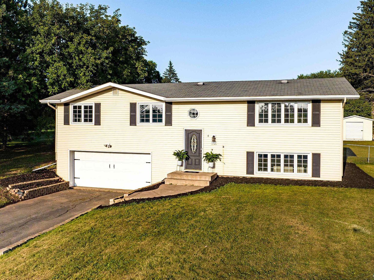 10 Hillside Rd, Esko, MN 55733 Zillow