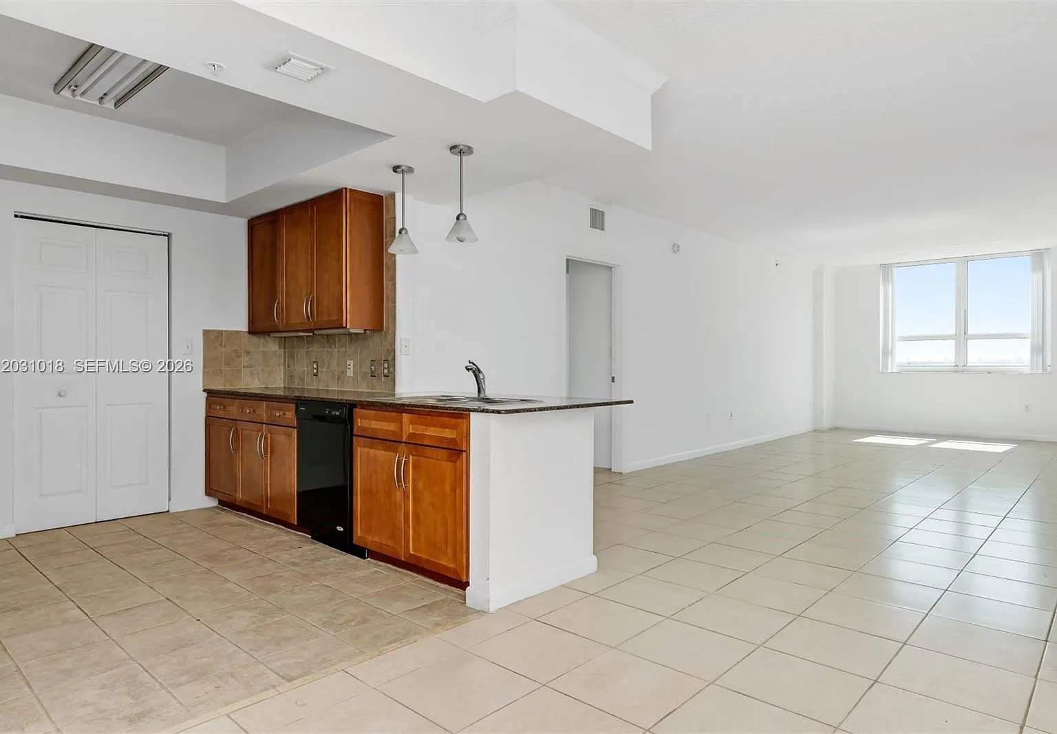Cite Condo — Photo 3