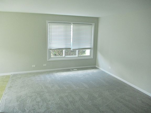 3rd image of 15633 Waverly Ave
