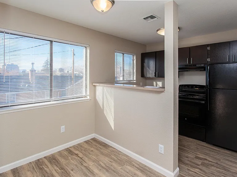 530 Moran St #C — Photo 3