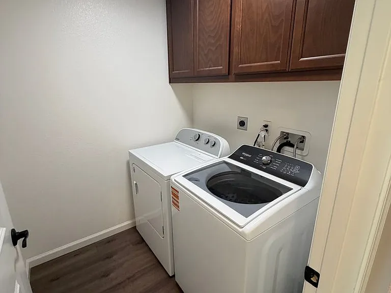 1194 Velarde Cir — Photo 45
