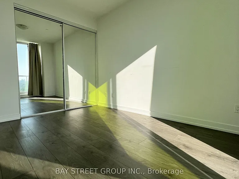 297 College St #1012 — Photo 8