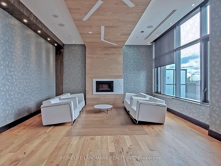 325 S Park Rd #810 — Photo 32